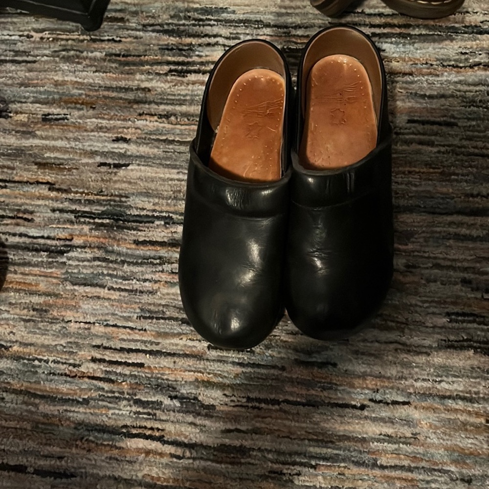 Dansko woman’s black leather euro 40 USA size 9